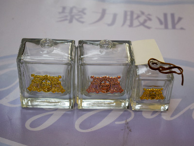 UV膠水，高強(qiáng)度無膠痕的玻璃和金屬粘接膠水！